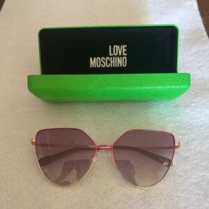 Brand new Love Moschino Rose-Tinted Sunglasses with Gold Accents